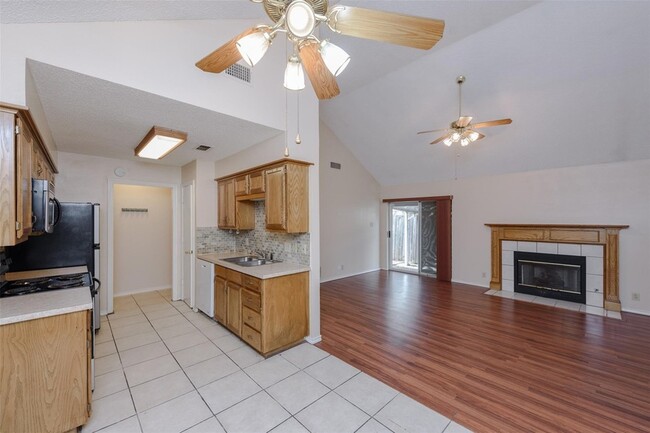 Building Photo - 1902 Lee Dr