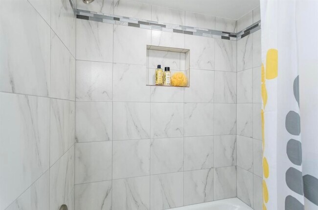 Building Photo - 15614 Pebble Bend Dr