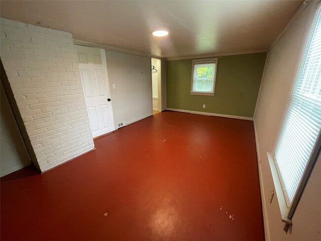 Building Photo - 412 Lyndale Dr