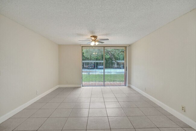 Building Photo - 3 BED/2BATH