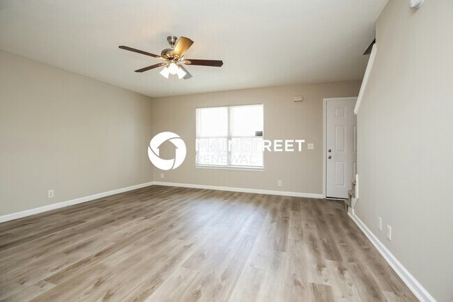 Building Photo - 2 Bedroom Pet-Friendly Home in La Vergne, TN with Main Street Renewal