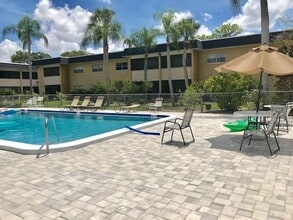 Building Photo - 1/1 WITH BALCONY - CLOSE TO SHOPPING/COLLEGES/BEACHES