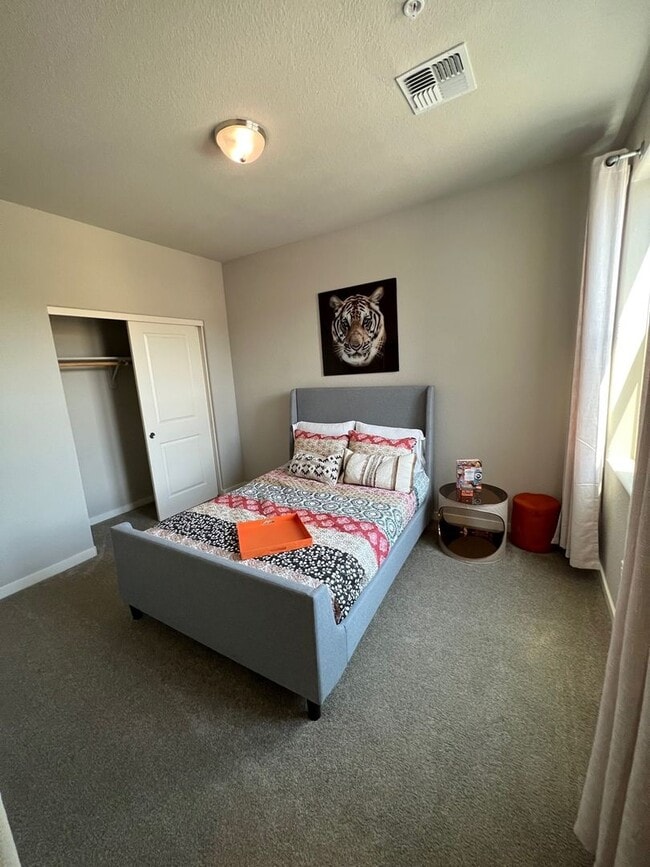 Building Photo - Gorgeous 2 Story, 3 Bed/2.5 Bath Townhouse with 2 Car Garage in Gated Community