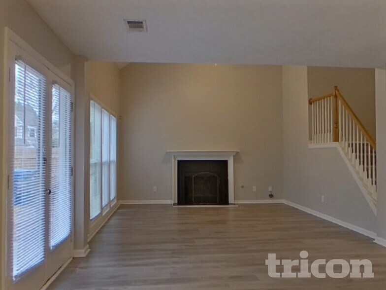 Building Photo - 2440 Lunetta Ln