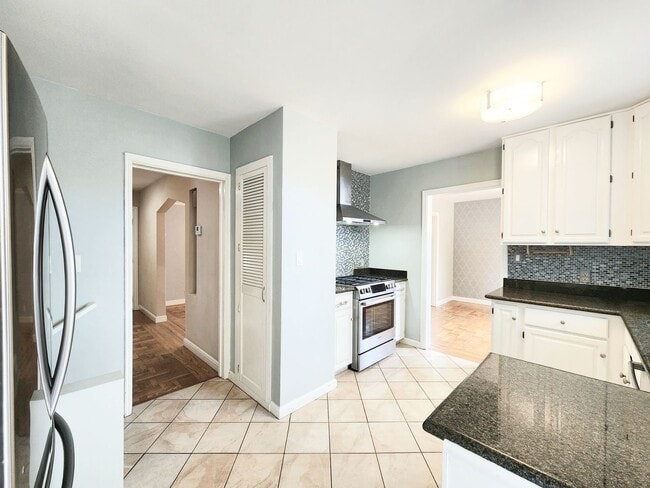 Building Photo - Two bed house in San Mateo