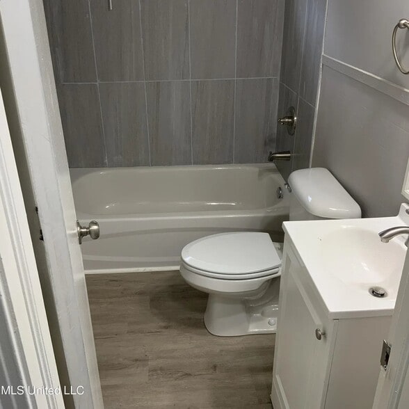 Building Photo - 1144 McCluer Rd