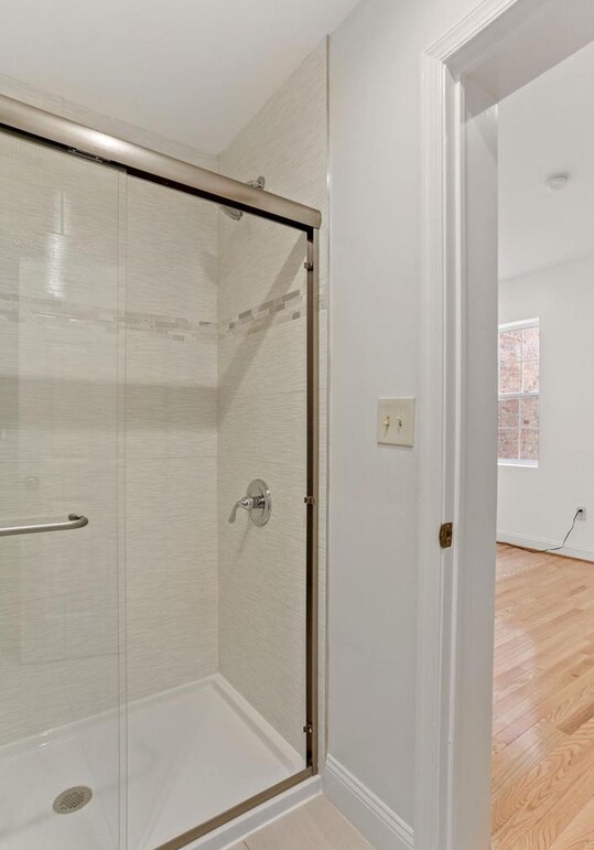 Upstairs bedroom's bathroom - 650 Newton Pl NW