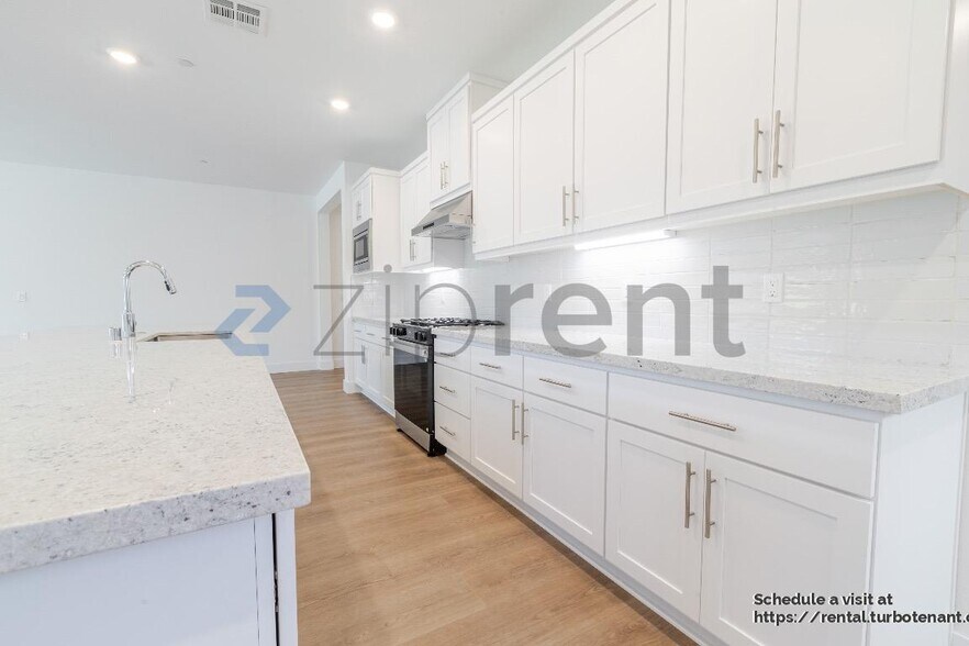 Building Photo - 443 Royal Nat'l Rd