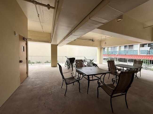 Building Photo - 785 Kinau St