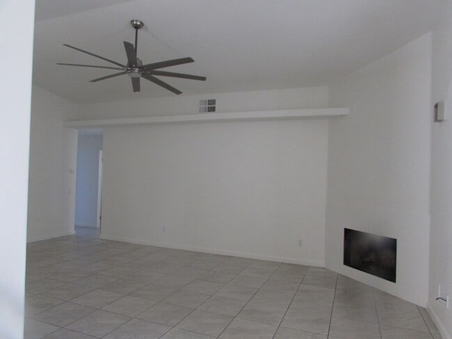 Building Photo - 51240 Avenida Velasco