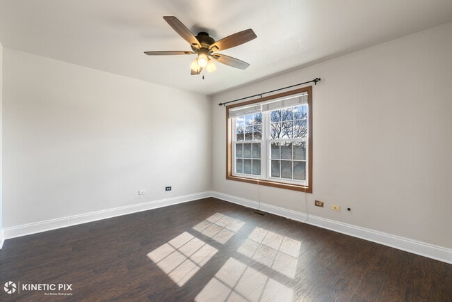 Building Photo - 417 Van Gogh Cir