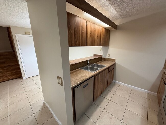 Building Photo - 2/2.5 Townhome in Central Orlando