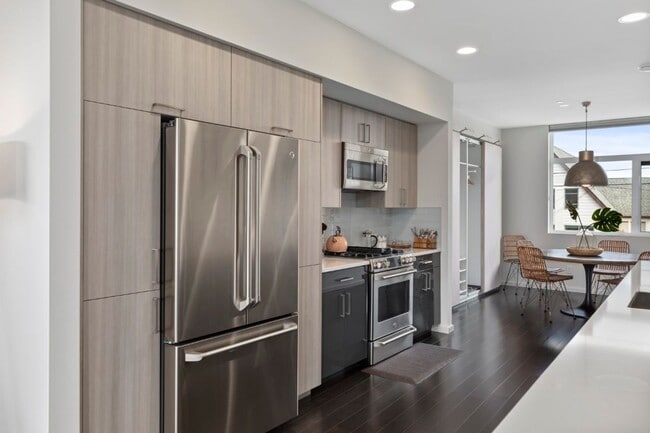 Building Photo - 3Bd/3Ba Seattle Townhouse