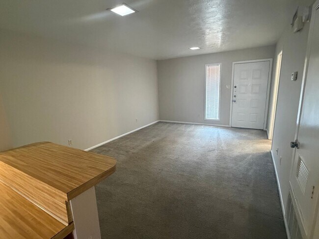 Building Photo - 2407 Bandera Dr