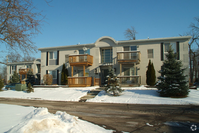 Building Photo - Pinewood Condominiums