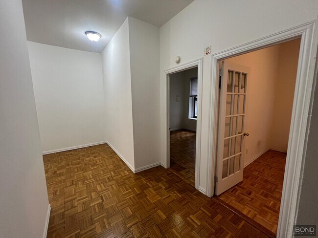 Building Photo - 922 Third Avenue