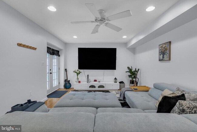 Building Photo - 6802 Dewars Way