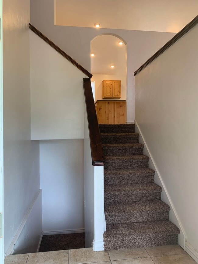 Building Photo - Spacious 5 Bedroom in Roy!