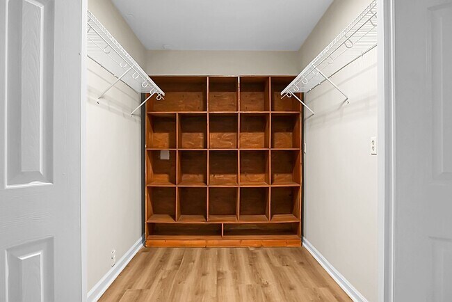 Building Photo - Spacious, Newly Renovated Villa Overlookin...