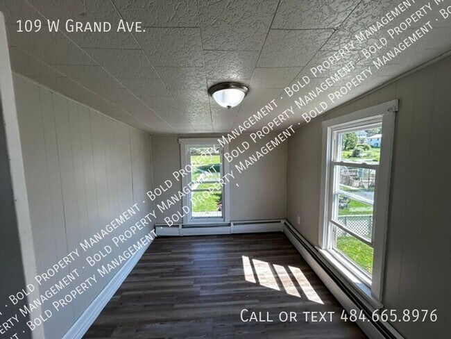 Building Photo - 109 W Grand Ave