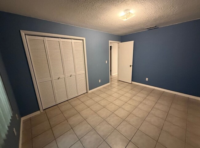 Building Photo - Charming 3/2- Heart of Zephyrhills