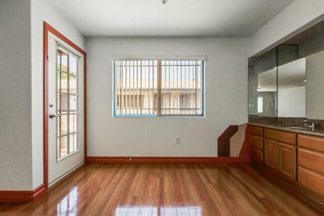 Building Photo - 1559 W 207th St