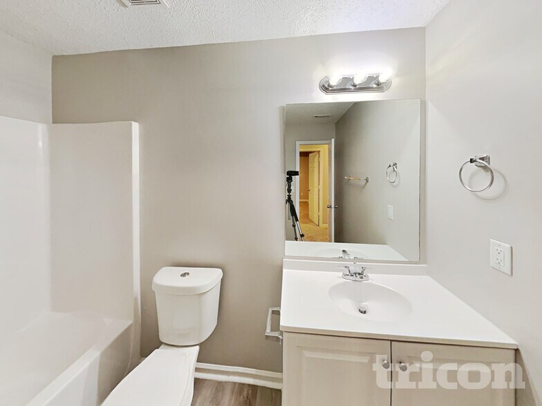 Building Photo - 222 Southwind Ln