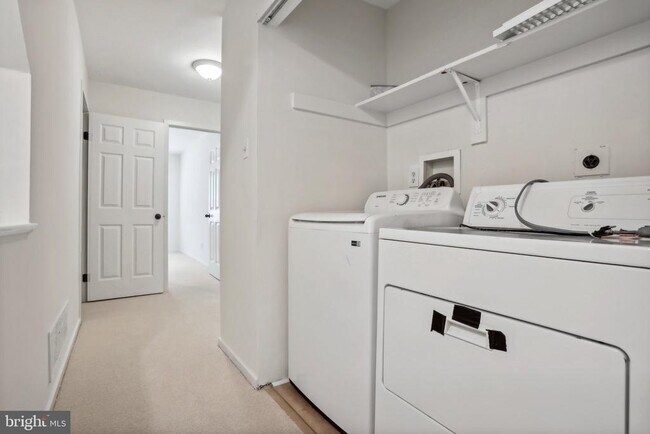 Building Photo - 3202 Eaton Ct