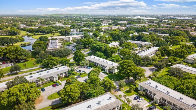 Building Photo - 1105 Bahama Bend