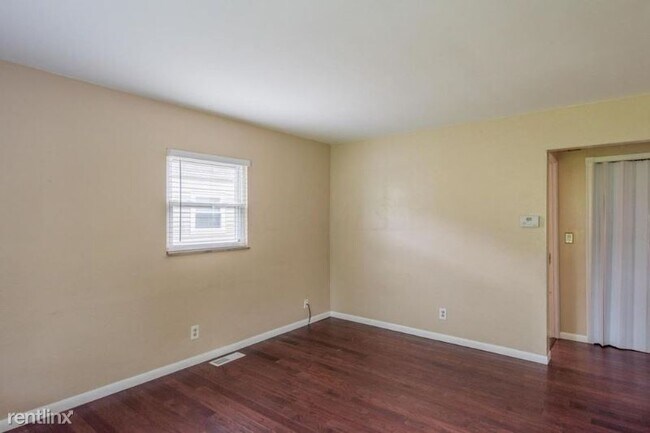 Building Photo - 3017 Atwood Terrace