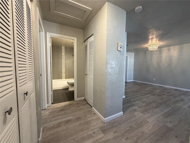 Building Photo - 4330 SW 74th Terrace