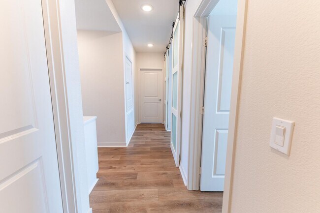 Building Photo - Otay Ranch  3 bd /2 ba Newer Condo w Garage, Laundry + More!