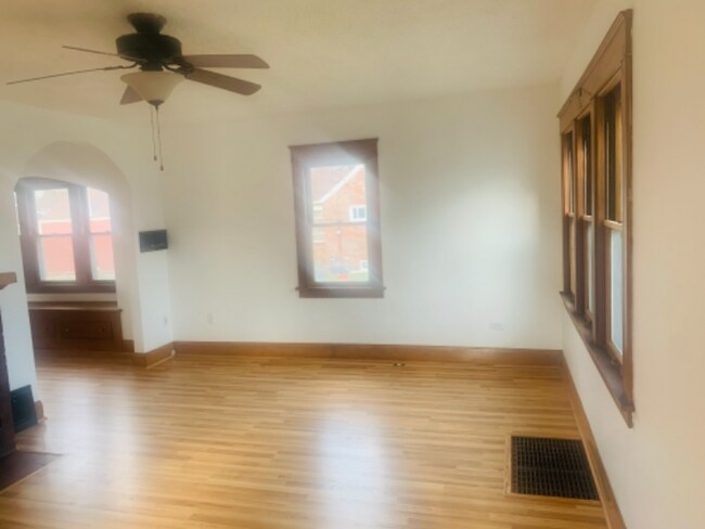 Building Photo - 3236 Schneider Rd