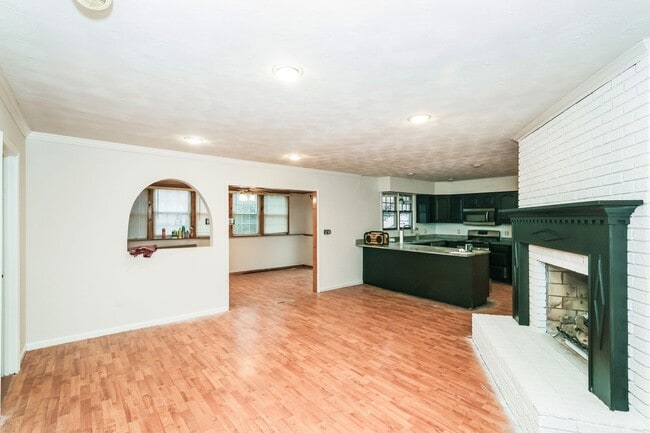Building Photo - Beautiful Single Family Rambler with Huge Yard and Off Street Parking