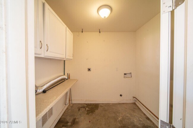 Building Photo - 2320 W Whitton Ave