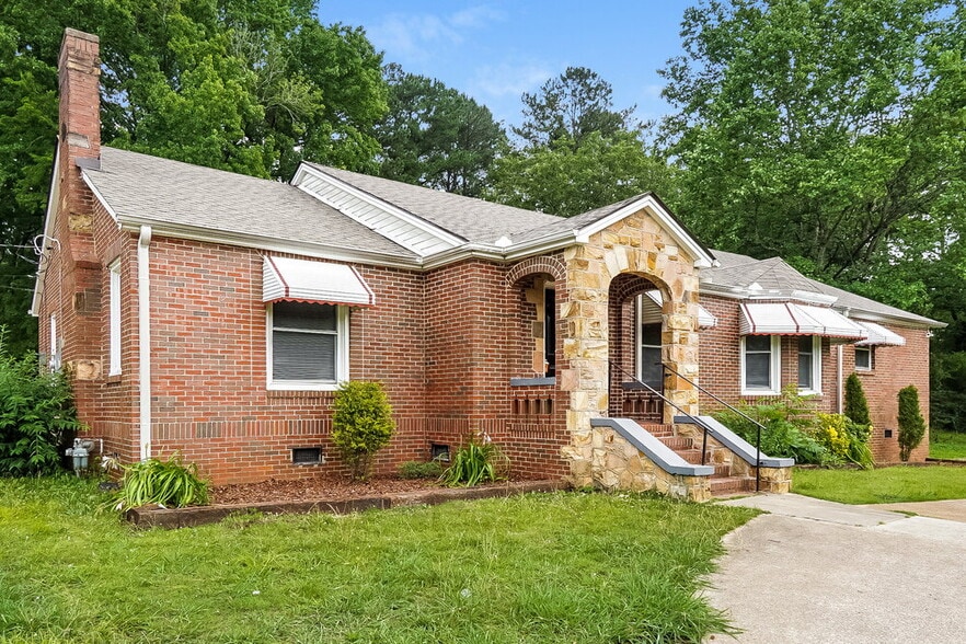 Building Photo - 1401 Cherry Ave