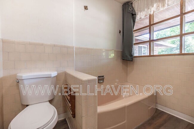 Building Photo - 5524 W Randolph Dr