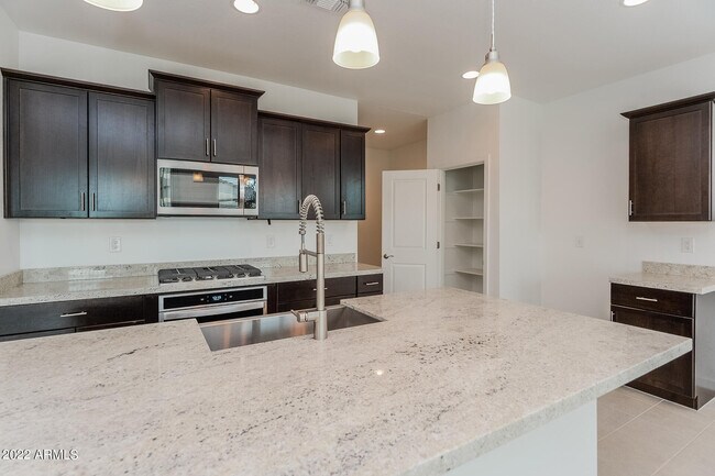 Building Photo - 4426 Greenleaf Dr