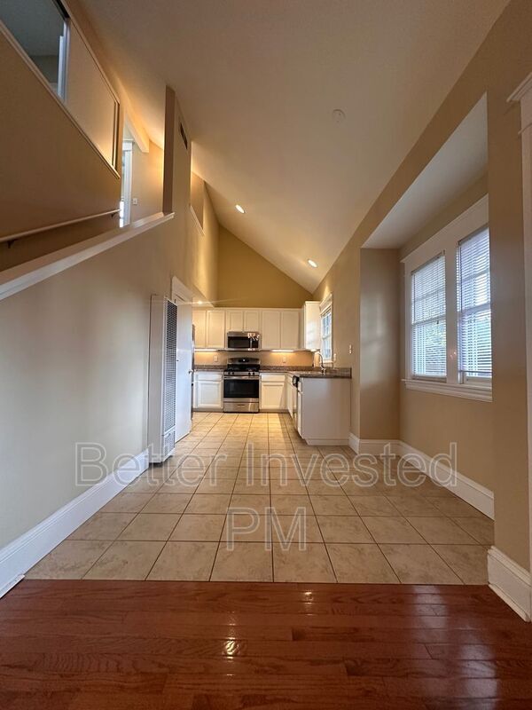 Building Photo - 2065 Hoen Ave