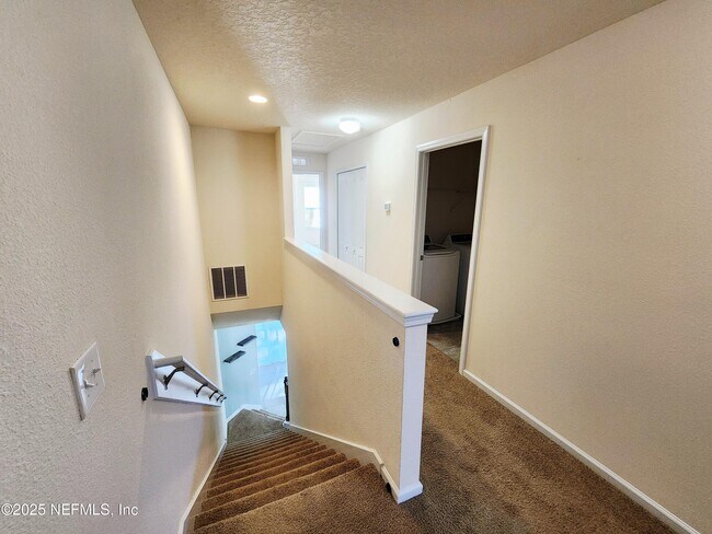 Building Photo - 99 Bush Pl