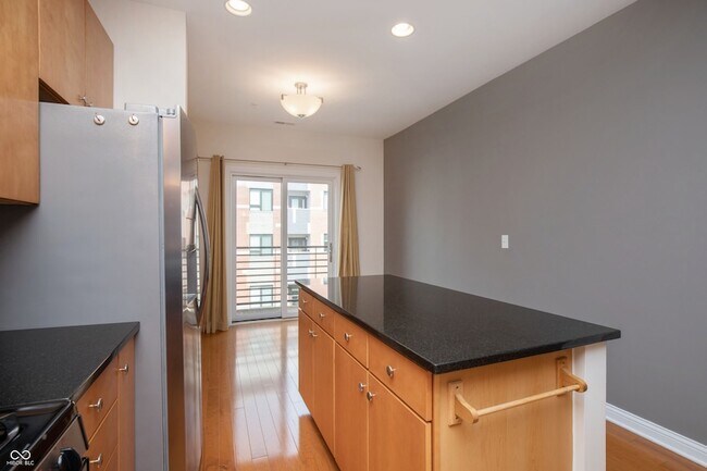 Building Photo - 517 N Park Ave