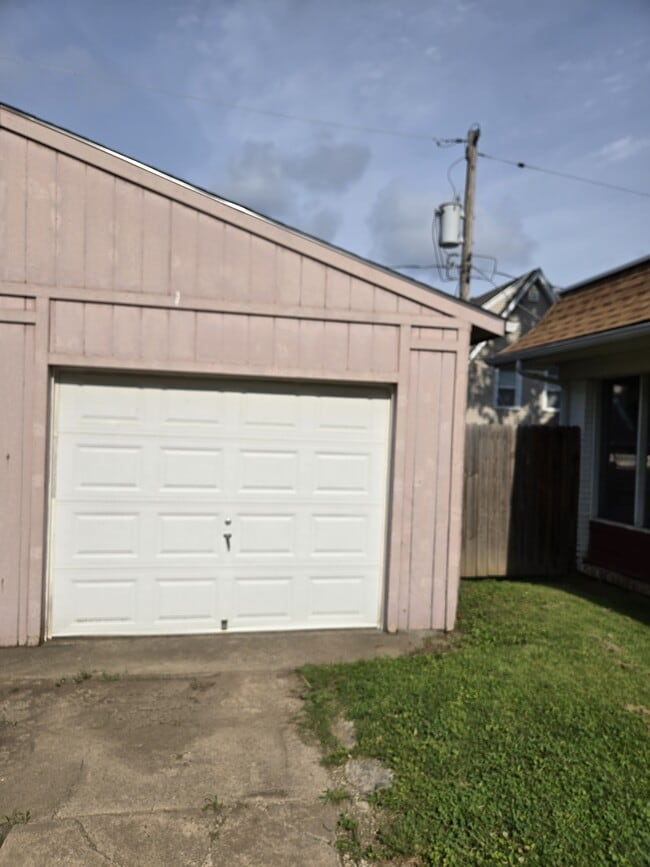 Building Photo - 5622 Wayne Ave
