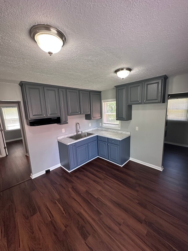 Building Photo - Cozy Cottage