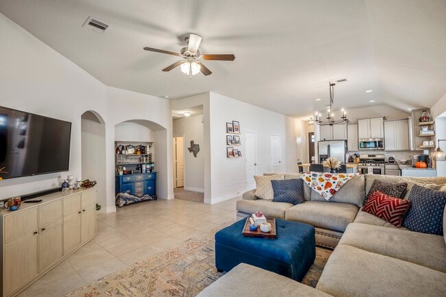 Building Photo - 40527 Goldeneye Pl