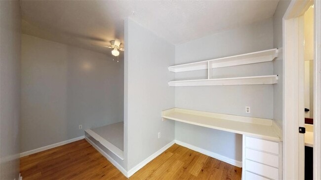 Building Photo - 725 Peppertree Dr