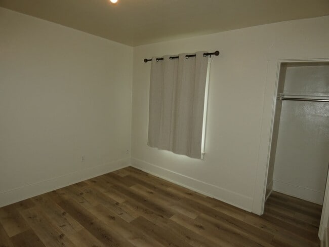 Building Photo - Centrally located 2 bedroom