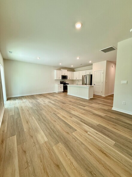 Building Photo - Room in House on Cramer Crk Dr