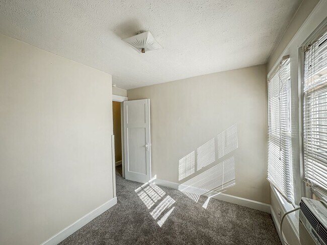 Building Photo - 508-508 Emerson Ave