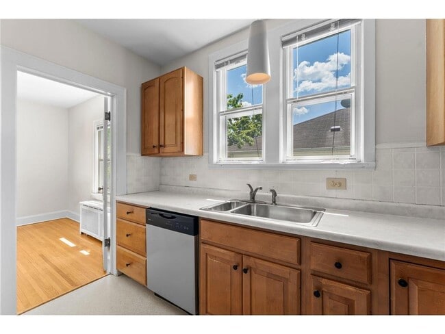 Building Photo - 4437 Vincent Ave S