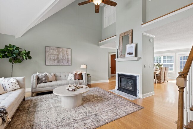 Building Photo - Beautiful 4 bedroom 2.5 bath home with lawncare, internet and security system included in rent